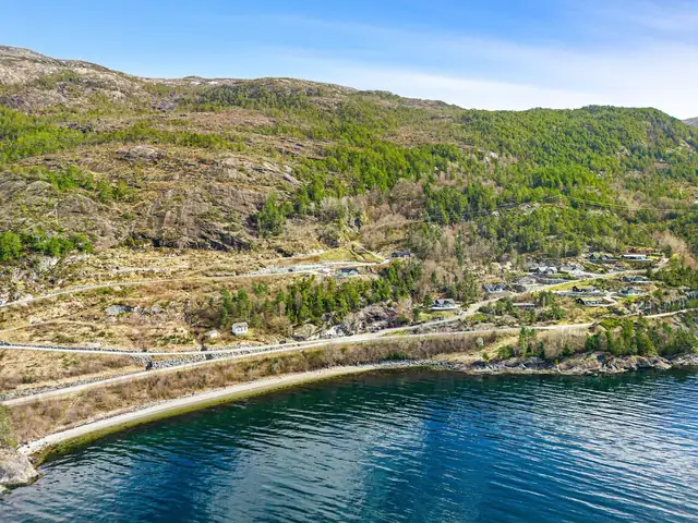 Flott steinstrand like nedenfor hyttefeltet