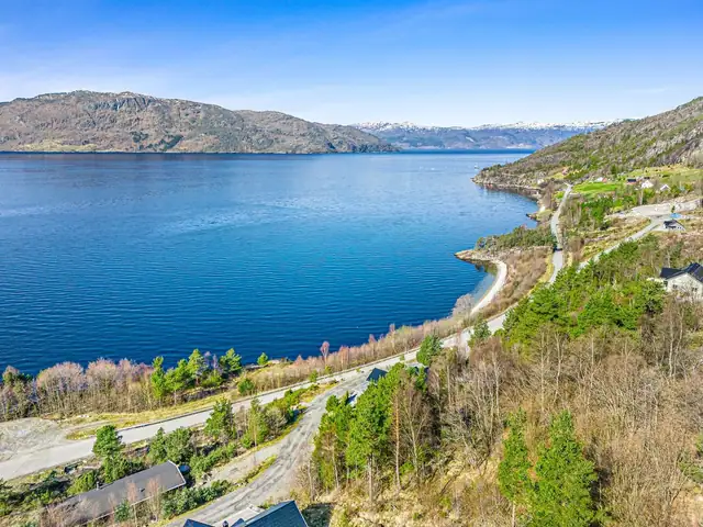 Gode muligheter for bading og fiske langs fjorden