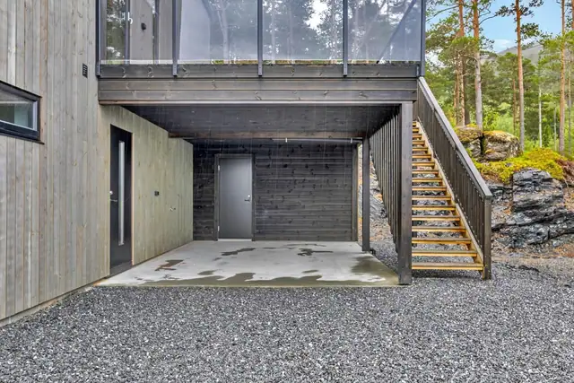 Carport på ca. 22,5 kvm ved inngangspartiet